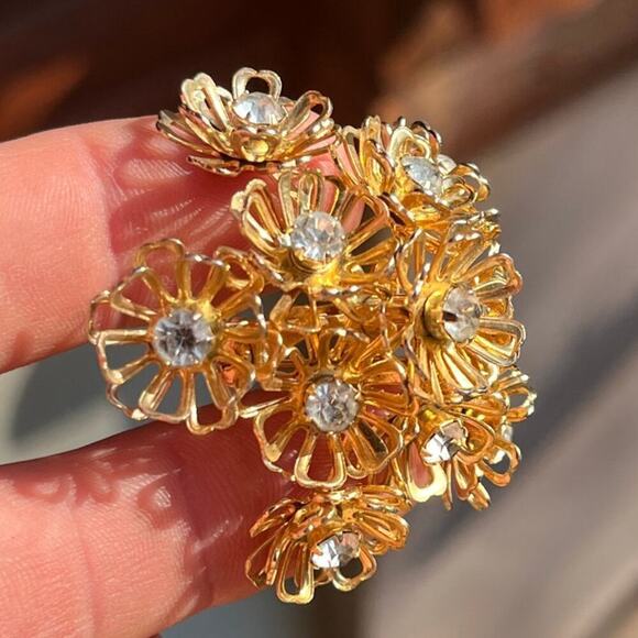 Vintage Coro Gold Color Floral brooch/pin. Cluster of Flowers. - Picture 4 of 6